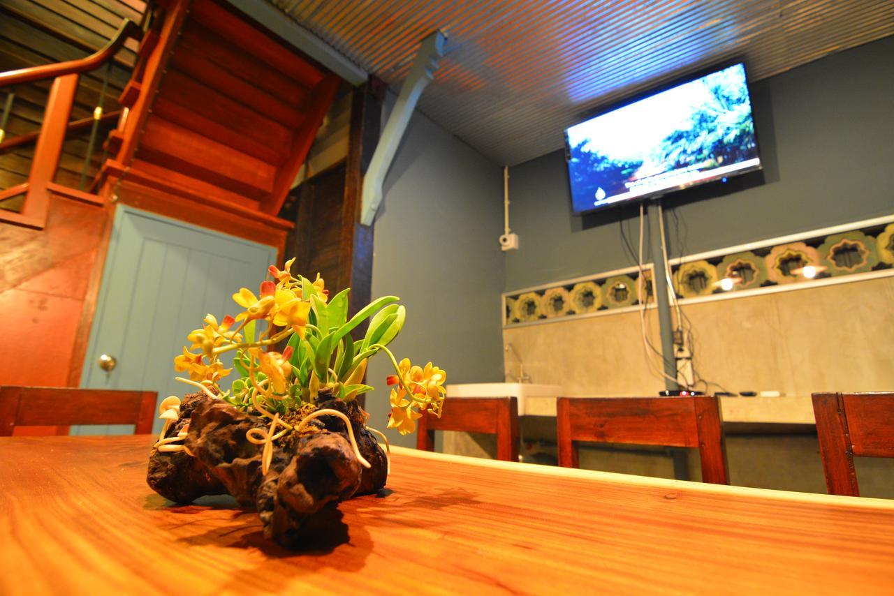 La Moon Hostel Bangkok Ngoại thất bức ảnh